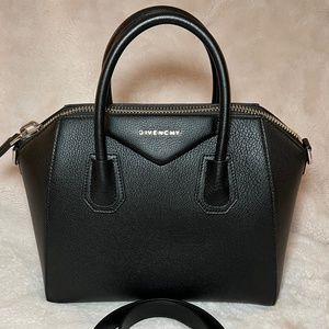 Givenchy Antigona Small Top Handle Bag in Grained Leather - Black